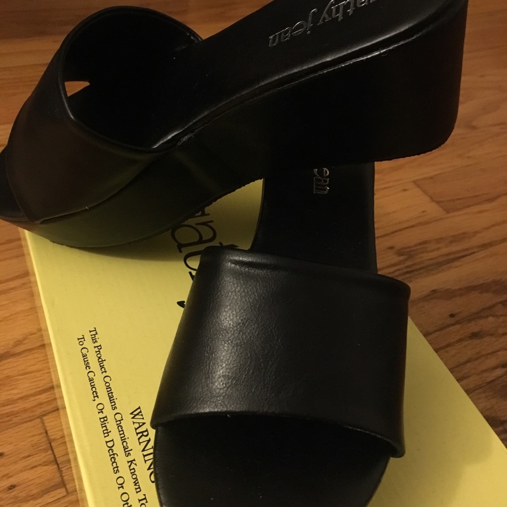 Shoes - Picture 2 of 7